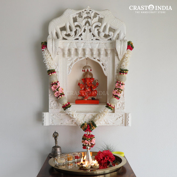 CRASTO INDIA HANDCRAFTED RIBBON GARLAND WITH CHAIN BALL AND ROSES. (AVAILABLE IN 2 COLOURS)